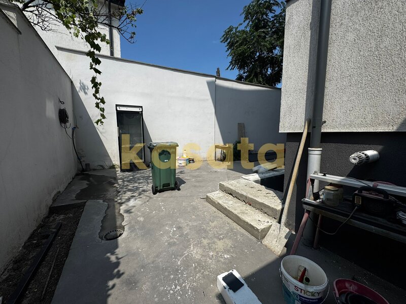 Apartament 2 camere cu curte 80 mp  intimitate si confort in oras, oportunitate